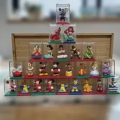 ガチャポンケースに入った ディズニーキャラクター25体