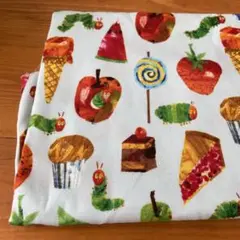 はらぺこあおむし　ハギレ　布 110cm x 58cm