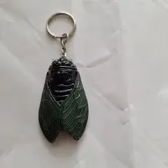 セミ型キーホルダー 黒と緑