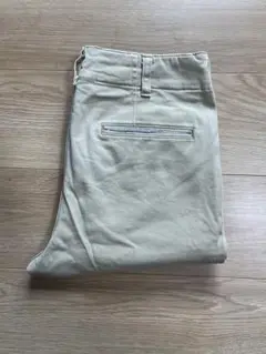 ベージュ チノパン バックポケット付き