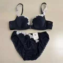 【新品未使用】ワコール　 ブラジャーB70&ショーツM