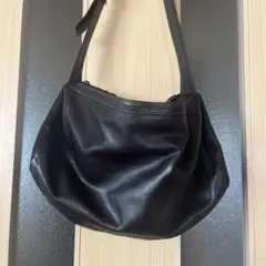 美品✨MOTO モト　レザーバッグ　ショルダーバッグ　ブラック　シボ革　シボ加工 美品✨MOTO モト レザーバッグ ショルダーバッグ ブラック シボ