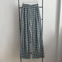 ノーブランド プリーツパンツ 総柄 フリーサイズ