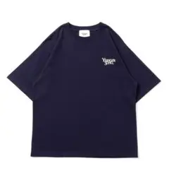 younger song universal logo Tシャツ