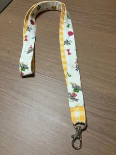 ハンドメイド☆ネックストラップ☆長め　たすき掛け可☆ねずみ　オレンジ