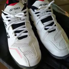 YONEX バドミントンシューズ ホワイト/ブラック/レッド