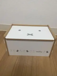 ミッフィー　ふた付き収納ボックス　マスクケース