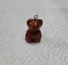 レッドブラウンの石製くまさんのチャーム