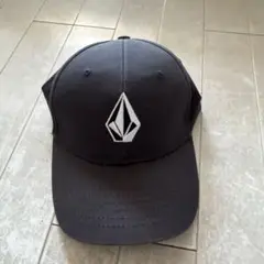 Volcom グレー キャップ ロゴ入り