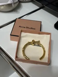 Acne Studios ノットカフブレスレット ゴールド
