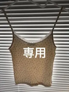 Brandy Melville小花柄クリーム色キャミソール
