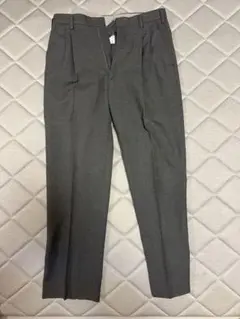 グレー スラックス