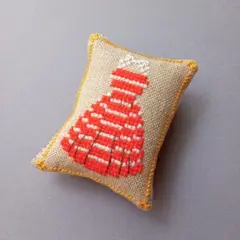 ピンクッション　針山　レトロワンピース　レッド×ホワイト　ホルターネック