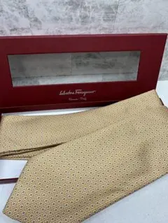 新品未使用！！　フェラガモネクタイ