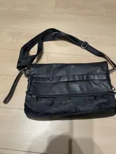 VOGUISH ショルダーバッグ ブラック