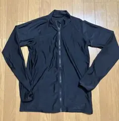 黒のフルジップラッシュガード