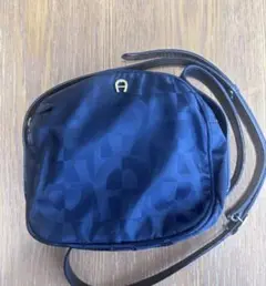 AIGNER ブラック　バッグ