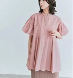 美品 プリーツ切り替えパフブラウス ヘンリーネック バンドカラー