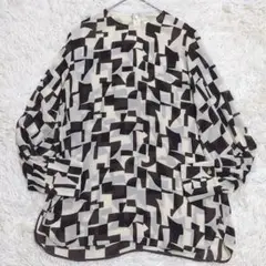 未使用級 24SS ベイジ 4 LUCIE / ノーカラーブラウス 金ボタン