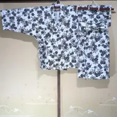 花蕾　二部式セパレート寝巻　綿　介護　入院　白地に紺色の柄
