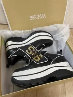 Michael korsのスニーカーです。