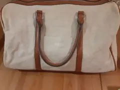 ベージュとブラウンのボストンバッグ