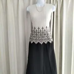 井上プリーツ 刺繍 ノースリーブ カットソー オフホワイト M〜L