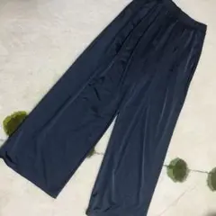 【UNIQLO】美品　ダークブルー ワイドパンツ プリーツ入り！　綺麗