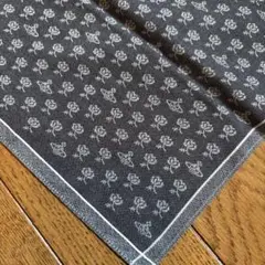 ヴィヴィアンウエストウッドダークグレー ローズ柄 ハンカチ 約50cm