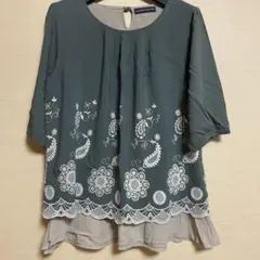 刺繍入りグリーン五分袖トップス