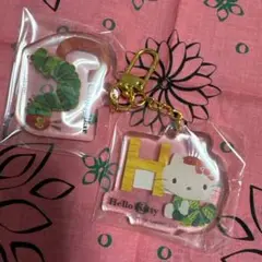 サンリオ　キティ　ツインアクリルキーホルダー