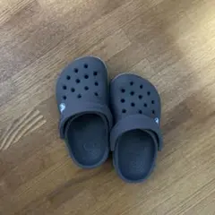 ベビー　クロックス　グレー