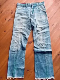 LEVI'S RED 立体裁断加工・ チェーン付きブーツカット LEVI'S RED 立体裁断加工・ チェーン付きブーツカット - メルカリ