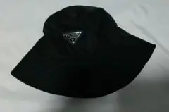 PRADA ノベルティー 三角プレート バケットハット