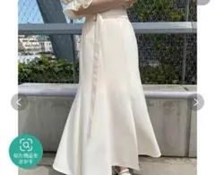 スリット入りロングスカート