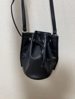 【再値下げ】ブラック 巾着型 ショルダーバッグ
