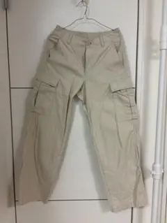 ベージュ カーゴパンツ UNIQLO