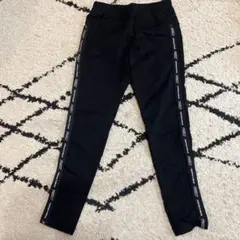 黒パンツ　130