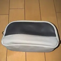 多収納　ポーチ　薄グレー　濃グレー　シンプルデザイン