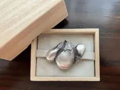 帯留　茄子