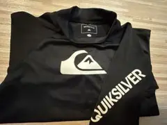 Quiksilver ラッシュガード　美品