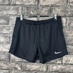 Nike 黒 ショートパンツ