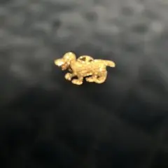 新品・犬の形 ブローチ 金色 約2.5cm