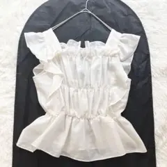 23SS✨未使用級✨LILY BROWN シャーリングフリルノースリブラウス