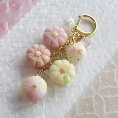練り切り　フェイク和菓子　コスモス　秋　兎　プレゼント　ミニチュア　キーホルダー
