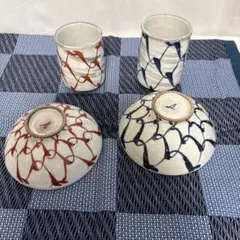 赤と青の模様の陶器製夫婦茶碗　湯呑みセット　和食器　ペア　波模様