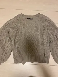 イング　ベージュ ケーブル編み リボンニットセーター