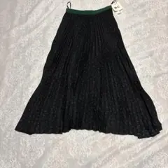新品未使用ユニクロ黒のプリーツロングスカート