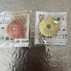 花形手作りマグネット 赤とクリーム色