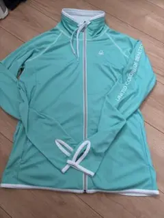 UNITED COLORS OF BENETTONラッシュガード　ベネトン水通し